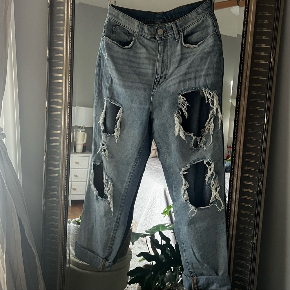 Distressed High Waisted Baggy Jeans